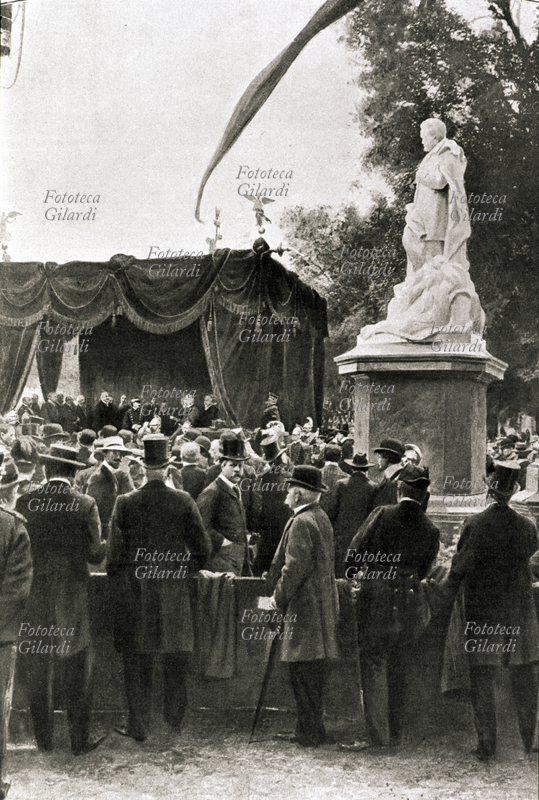 Victor HUGO (26 febbraio 1802 – 22 maggio 1885) inaugurazione del monumento donato dalla Lega Franco-Italiana, realizzato da Lucien Pallez (pseudonimo di Lucien Lamesfeld, 22 maggio 1853 - 3 ottobre 1933) e dedicato allo scrittore, poeta, drammaturgo e politico francese, nonché saggista, aforista, artista visivo, statista e attivista per i diritti umani, a vent\