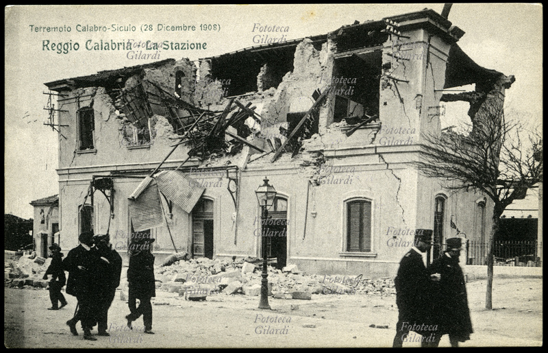 TERREMOTO Calabro-Siculo of 1908. Reggio Calabria, the station gutted by the terrible earthquake of magnitude 7.2 that has counted between 90,000 and 120,000 victims throughout the affected area. Postcard from a series published by the Red Cross to signatures for the earthquake victims, a pioneering media system for the collection of funds for victims of natural catastrophe, which in the digital age takes place through the spots that encourage the sending of text messages. The earthquake lasted for 37 interminable seconds, starting at 5:21 am on December 28th 1908.