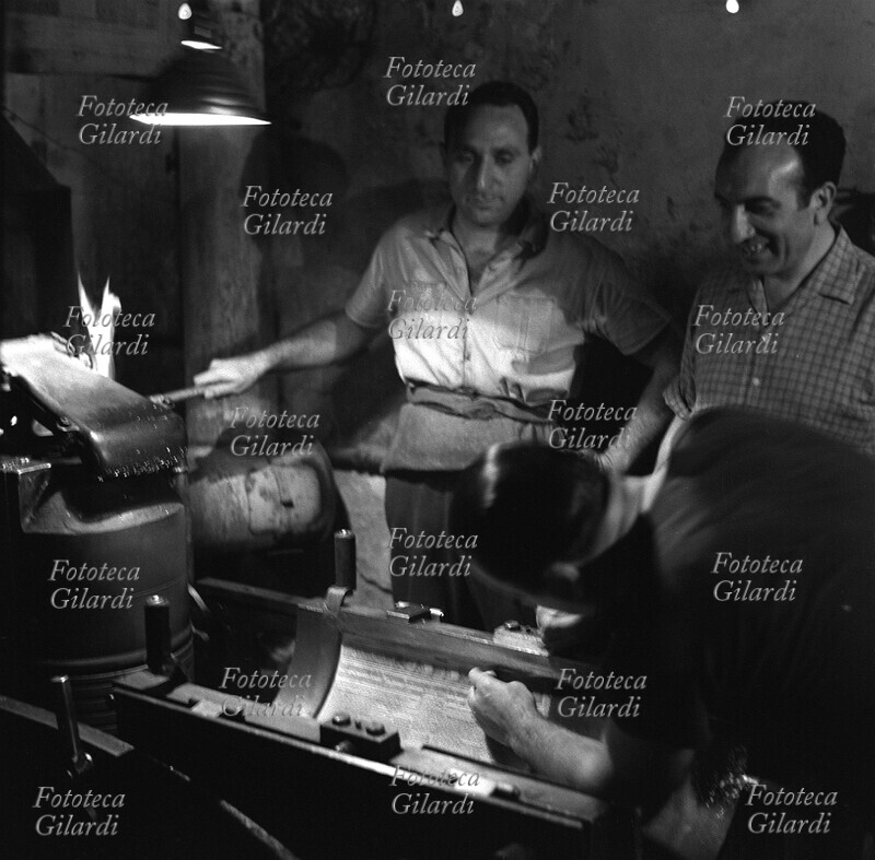 TIPOGRAFIA macchina per la preparazione dello stereotipo per il flano. L\