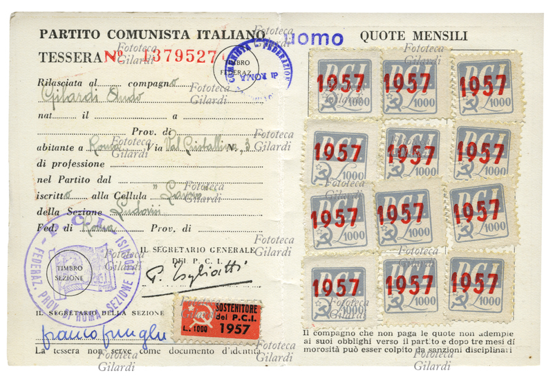 PCI La tessera del Partito Comunista Italiano del 1957: interno della tessera "Sostenitore del P.C.I." N° 1379527 appartenuta ad Ando Gilardi, con timbro a firma del segretario Palmiro Togliatti. Sulla destra il timbro "uomo" accanto al casellario per l\
