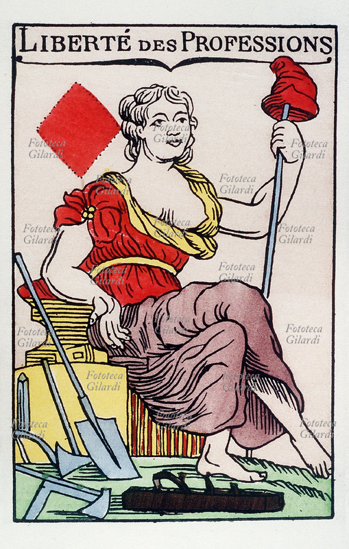 RIVOLUZIONE FRANCESE allegoria della Libertà di Professione (seme di quadri): una donna seduta accanto a un assortimento di attrezzi e strumenti di lavoro. La gerarchia delle "Libertà" sostituisce quella delle "Regine", spodestate emblematicamente anche dai nuovi mazzi di carte da gioco nel modello della Repubblica Francese ideato dagli editori Jaume et Dugourc (Urbain Jaume, commerciante, e Jean-Démonsthène Dugourc, disegnatore), per l\