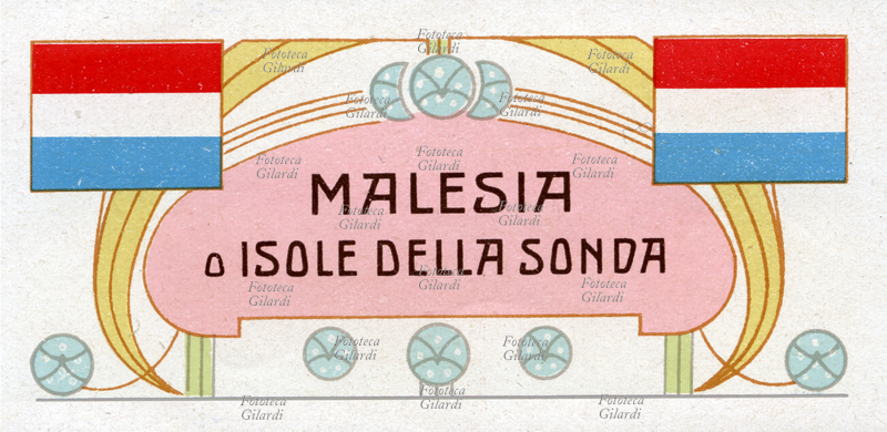 BANDIERA storica della Malesia o Isole della Sonda, inserita nella testata in stile floreale di una pagina di atlante illustrato promozionale Fernet Branca. Cromolitografia, Milano, primi anni del 1900