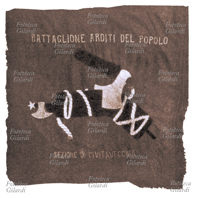 ITALIA la bandiera degli Arditi del Popolo di Civitavecchia, reparti armati e militarmente organizzati costituiti per opporsi alle squadre fasciste; l\
