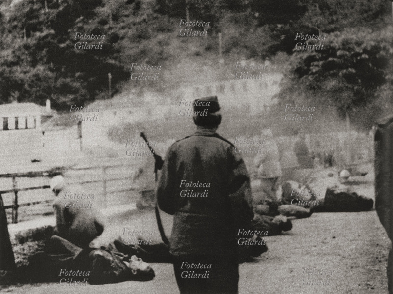 II GUERRA MONDIALE Dongo: fucilazione di 15 gerarchi fascisti della colonna cui faceva parte Mussolini e arrestata dai partigiani. Italia 28 aprile 1945