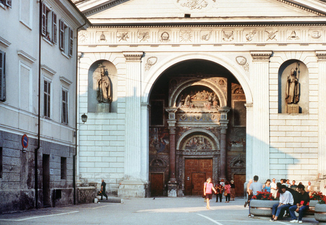 AOSTA VEDUTA PIAZZA DELLA CATTEDRALE AOSTA VEDUTA PIAZZA DELLA CATTEDRALE
