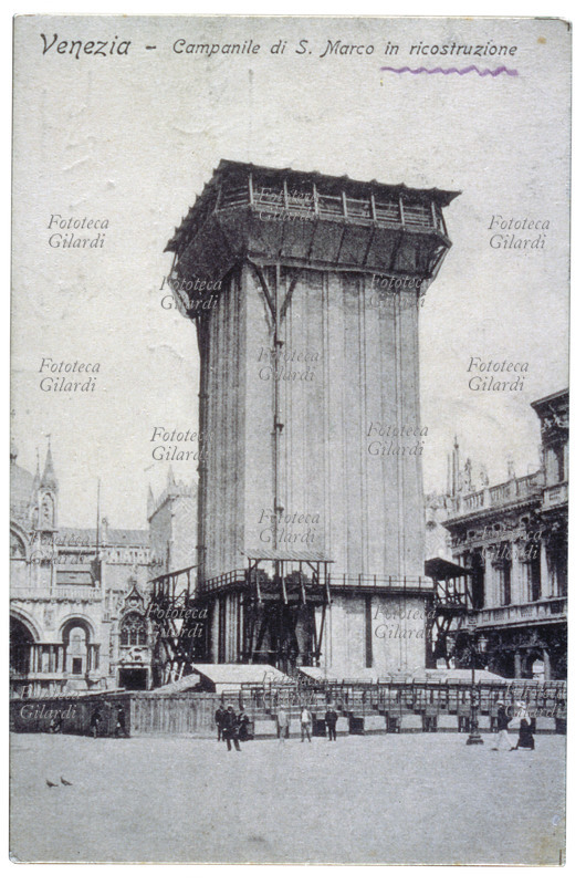 VENEZIA Il campanile di S. Marco in ricostruzione. Crollato il 14 luglio 1902, fu terminato di nuovo il 25 aprile 1912. Cartolina postale fotocollografica, Venezia 1908