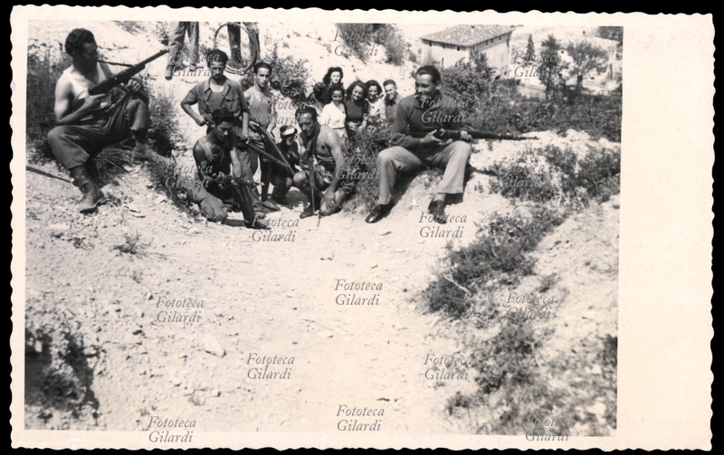 SECONDA GUERRA MONDIALE resistenza, Emilia: partigiani durante uno spostamento, sull\