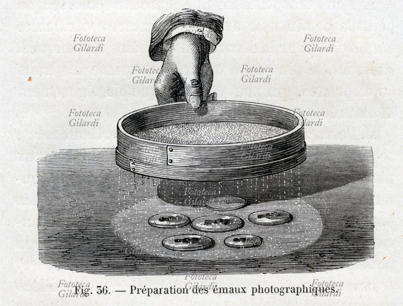STORIA DELLA FOTOGRAFIA preparazione dei dischi di porcellana fotografici. Pagina illustrata da un trattato di tecnica fotografica. Francia, fine del XIX secolo