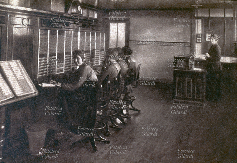 TELECOMUNICAZIONI centrale telefonica dell\