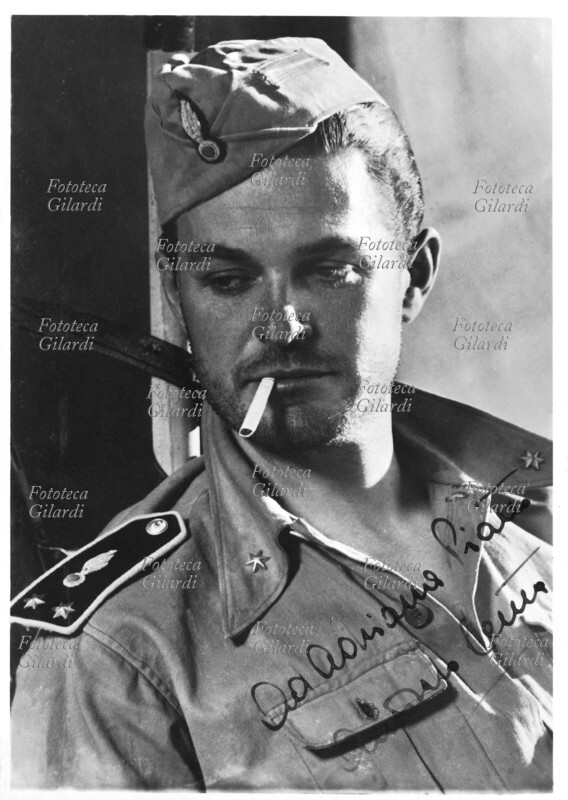 Antonio CENTA (10 agosto 1907 – 19 aprile 1979) attore italiano, ritratto promozionale in divisa con dedica autografa. Fotografia Vaselli, Roma 1940 circa.