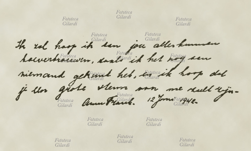 Anna FRANK (12 giugno 1929 – febbraio o marzo 1945) Le prime righe autografe del diario della giovane tedesca, scritto in olandese, iniziato su un quaderno regalatole in occasione del suo tredicesimo compleanno, su cui annotò le tragiche vicende cui andò incontro la sua famiglia a causa dell\