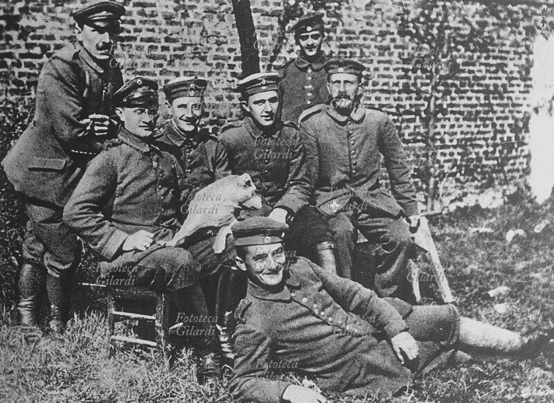 Adolf HITLER (20 aprile 1889 – 30 aprile 1945) soldato semplice, nell\