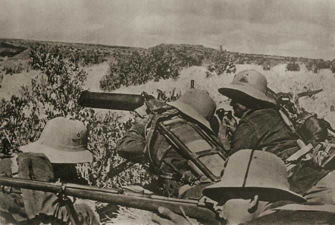 GUERRA A.O.I. TRINCEA NEL DESERTO 1936 GUERRA A.O.I. TRINCEA NEL DESERTO 1936
