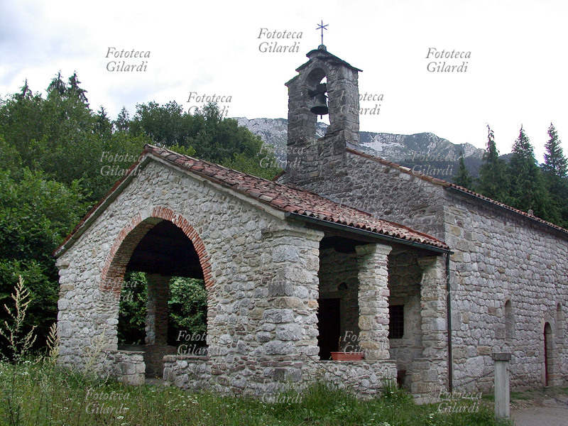 TEMPLARI Chiesetta di San Nicolò, romitorio dei cavalieri templari degli Alzeri. Piano d\