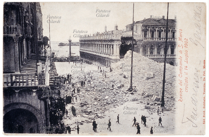 VENEZIA Le rovine del campanile di San Marco, crollato il 14 luglio 1902. Veduta d\