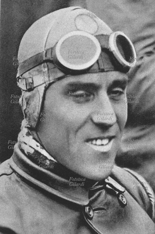 Tazio NUVOLARI (16 novembre 1892 – 11 agosto 1953), pilota automobilistico e pilota motociclistico italiano, in un primo piano fotografico. Italia, 1937.