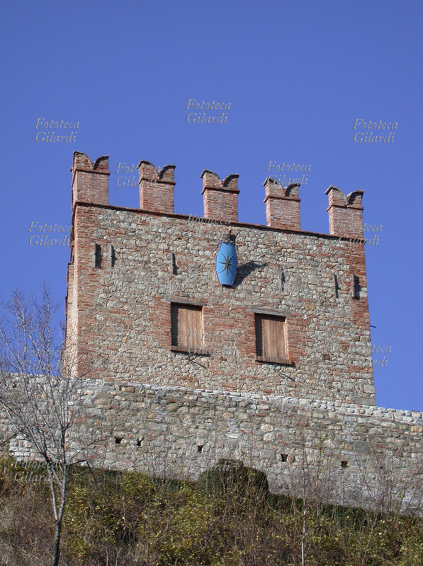 CASTELLO Castello di Montesegale, edificato dal XI secolo in fasi successive per volontà dei Gambarana. Dettaglio di una torre. Fotografia di Giuliano Grasso