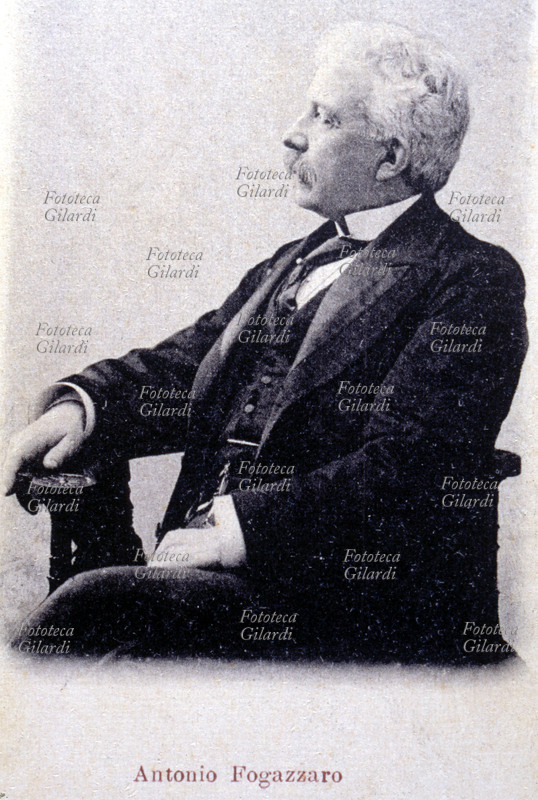 Antonio FOGAZZARO (25 marzo 1842 – 7 marzo 1911) ritratto fotografico in profilo, seduto in poltrona, dello scrittore, poeta e politico italiano, Senatore del Regno d\