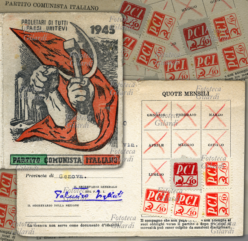 PCI La prima tessera ufficiale del Partito Comunista Italiano, emessa nel 1945, disegnata da Renato Guttuso (26 dicembre 1911 – 18 gennaio 1987): sotto la scritta "proletari di tutto il mondo unitevi" le mani di due lavoratori tengono saldamente la falce e il martello, drappeggiate dalla bandiera rossa; sullo sfondo ciminiere in attività, il nome del partito scritto su una banda tricolore. Nell\