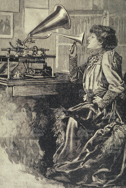 MICRO-GRAFOFONO Sarah Bernhardt (18441923) lo esperimenta a New York: è un fonografo perfezionato, che rende le più squisite variazioni e distinzioni dei suoni. L\