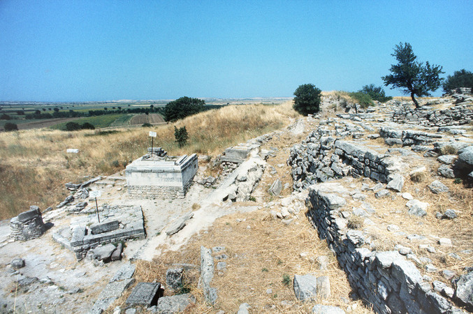 SITO ARCHEOLOGICO DI TROIA SITO ARCHEOLOGICO DI TROIA