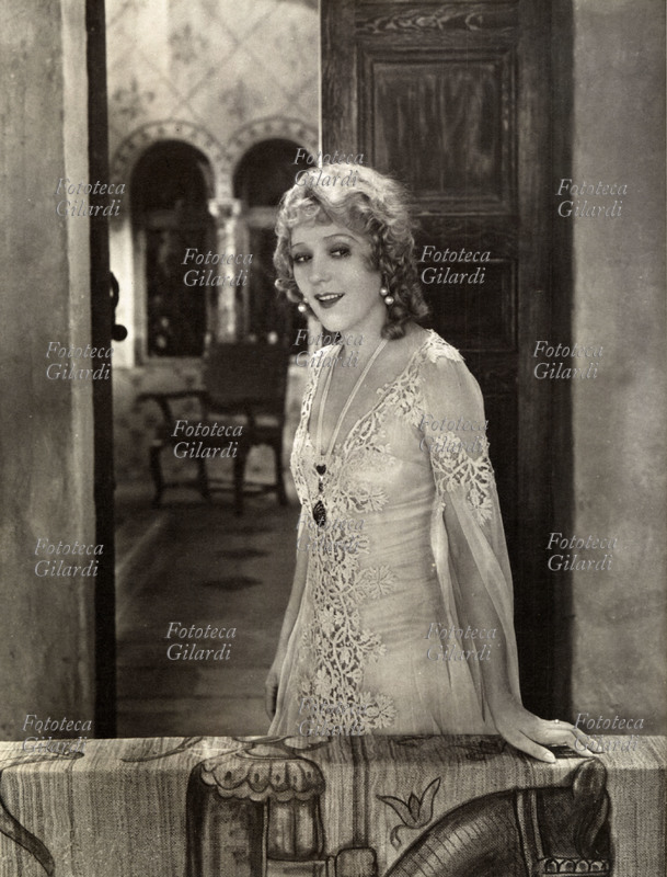CINEMA Mary Pickford (Gladys Marie Smith, 8 aprile 1892 – 29 maggio 1979) in una scena del film "The Taming of the Shrew" riduzione cinematografica dell\
