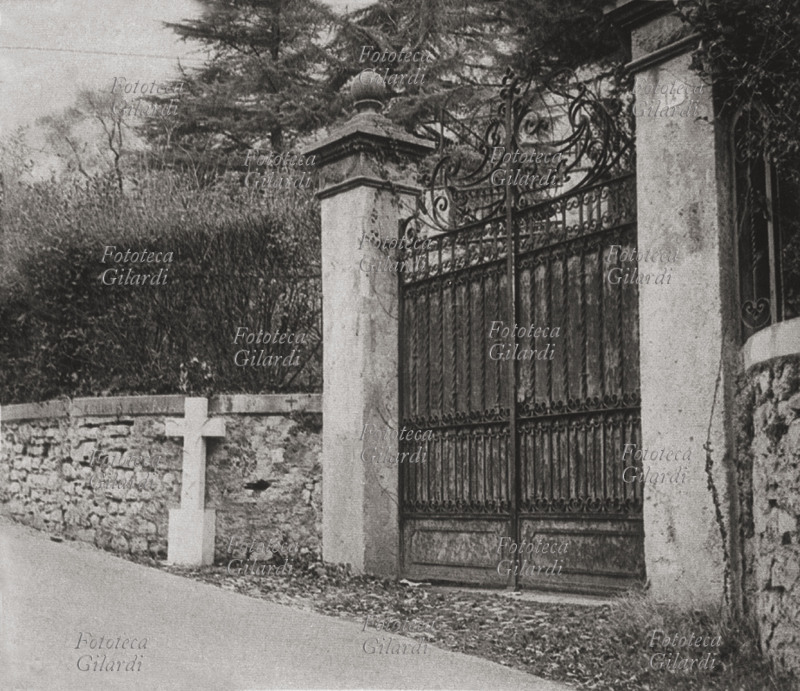 Benito MUSSOLINI (1883-1945) Il luogo a Dongo (CO) dove furono fucilati Benito Mussolini e Clara Petacci alle 16,20 del 28 aprile 1945