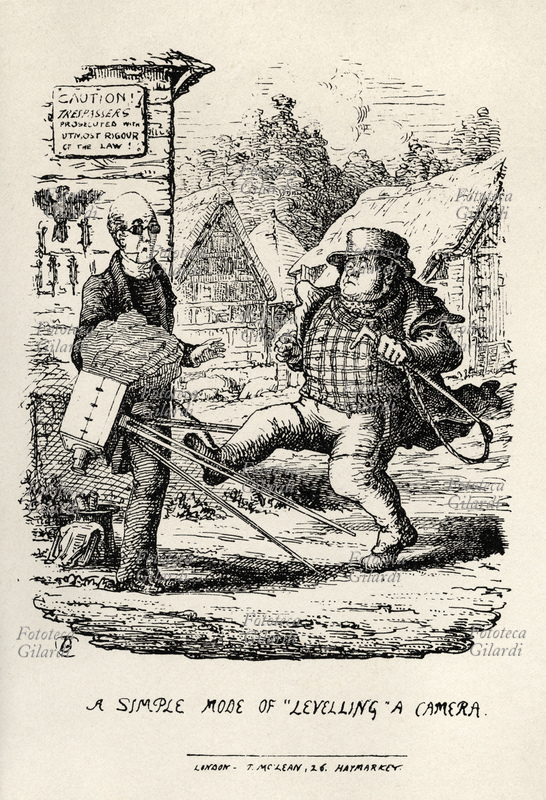 STORIA DELLA FOTOGRAFIA A simple mode of "levelling" a camera. Invece che metterla in piano con la livella, con un urtone finisce per terra. Illustrazione dal trattatello umoristico intitolato "Photographic Pleasures. Popularly portrayed with pen and pencils", di Cuthbert Bede, B.A. (nome d\