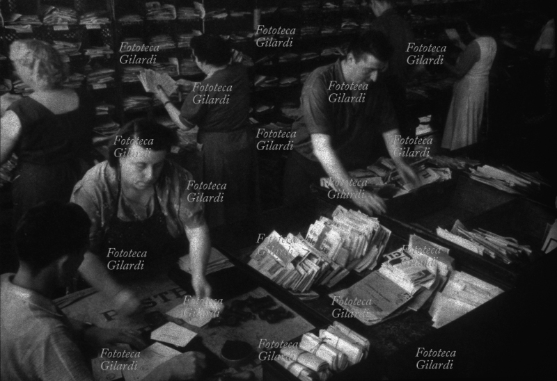MAIL department sorting within the post office, Paris 1940