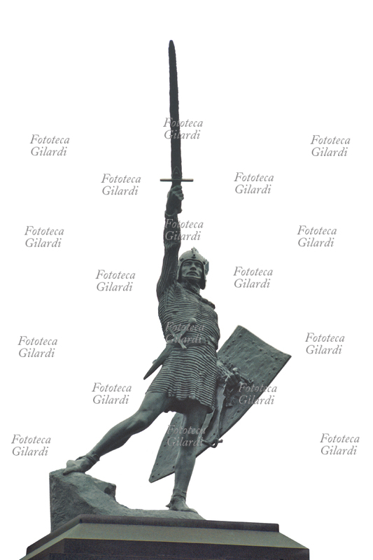 Alberto da Giussano is a legendary Leader, the Lombard League, quoted in some literary works written in the following centuries but is not proof of actual historical existence. It is said to have won the battle of Barbarossa at Legnano in 1176, leading the Death Company. Memorial statue of Henry Butti, built in Legnano, Italy in 1900 in Corso. Photo of 1991