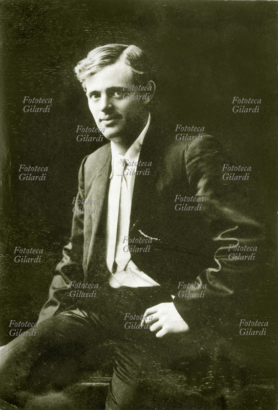 Jack LONDON (1876-1916) scrittore e giornalista statunitense. Tra le opere più famose: Il richiamo della foresta (1903); Zanna bianca (1906); Martin Eden (1909). Ritratto fotografico, Boston 1906.