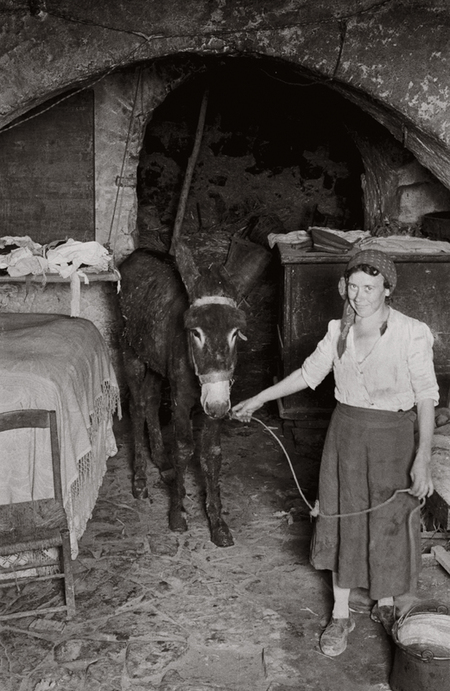 Fototeca Gilardi > Foto FTT8244: CAPPUCCETTO ROSSO E IL LUPO NEL LETTO  DELLA NONNA