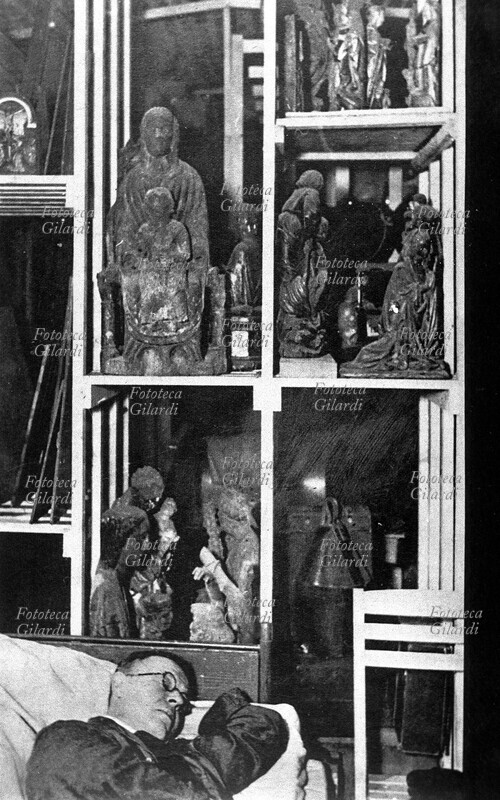 II G.M. GERMANY the nazis hidden in the shelters between stolen works of art. Spontaneous photography, Germany April 1945.