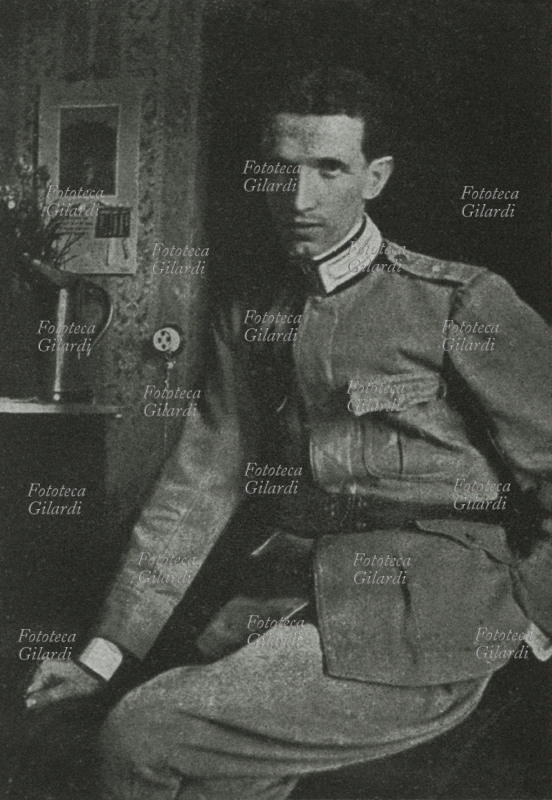 Umberto ZANOTTI BIANCO (1899-1963) sociologo e archeologo, promosse iniziative meridionaliste e fondò nel 1921 la società di ricerche archeologiche Magna Grecia. Ritratto in divisa all\