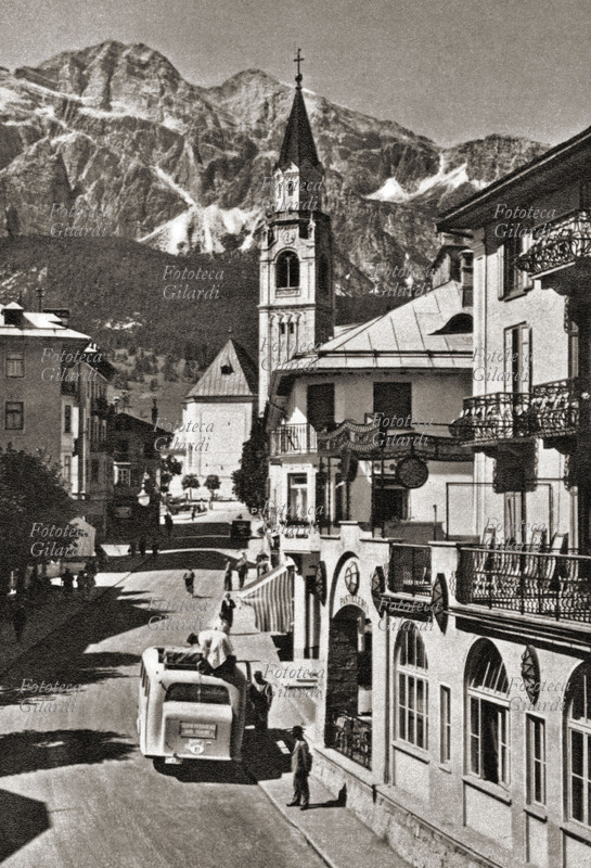 TURISMO Veduta estiva di Cortina D\