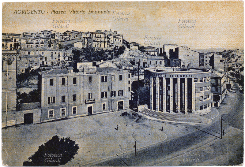 AGRIGENTO piazza Vittorio Emanuele. Accanto alla questura l\