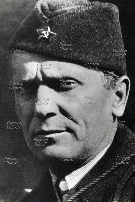 TITO (Josip Broz, 1892-1980) primo piano fotografico del comandante capo dei partigiani jugoslavi. Jugoslavia/Resistenza - 1942 - 1945