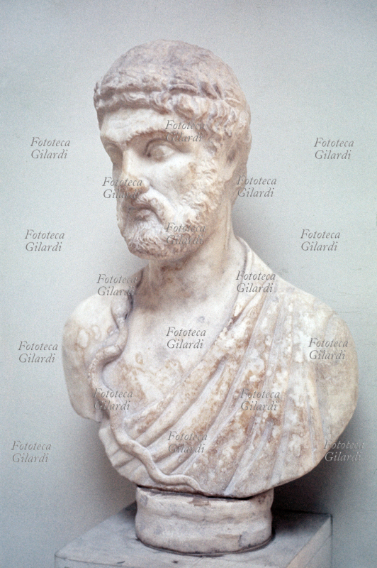 PITAGORA (571-497 a.C.) di Samo, busto marmoreo, lo scienziato è ritratto con un serpentello sulla spalla.. Scultura I secolo a.C.