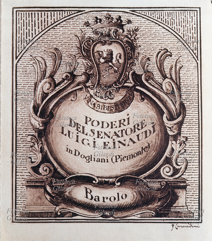 BAROLO dei PODERI DEL SENATORE LUIGI EINAUDI in Dogliani (Piemonte). Una classica etichetta per un classico vino italiano, per la produzione privata di vini del futuro Presidente della Repubblica. Si evidenzia la carica senatoriale acquisita nel 1919. Litografia F. Carandini, Italia anni 1920-29