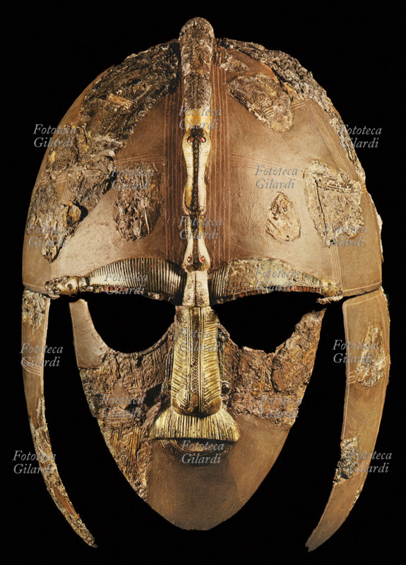 ARCHEOLOGIA elmo ritrovato nella nave funeraria di un principe d\