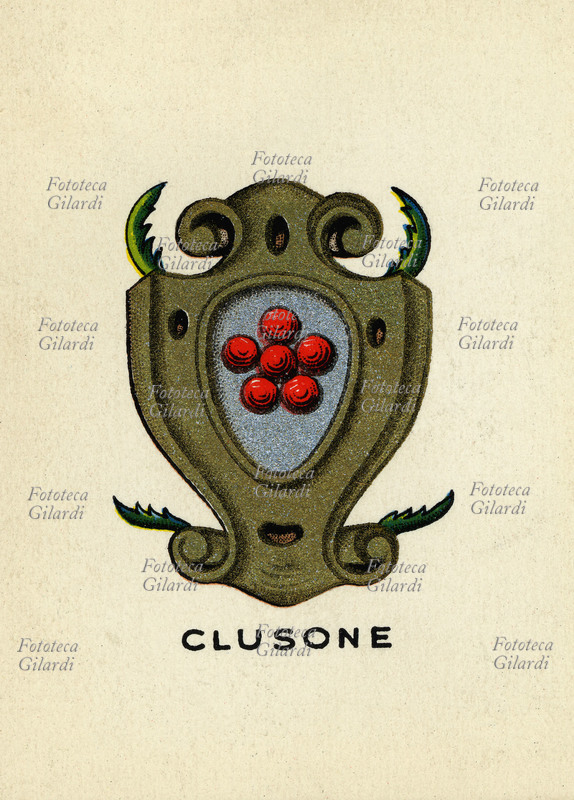 CLUSONE (Bergamo) centro di villeggiatura sito a 648 m. s.m su un pendio al margine occidentale della Piana di S. Lorenzo, percorsa dal torrente Gera-Borlezza. Scudo ovale d\