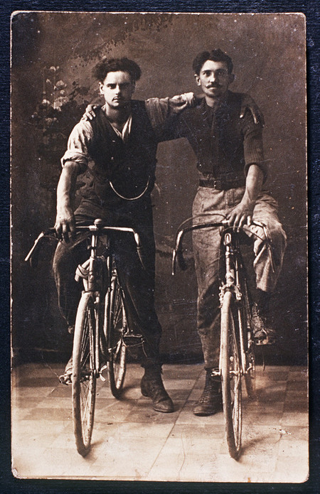 ITALIA 1920 1930 DUE AMICI IN BICICLETTA ITALIA 1920 1930 DUE AMICI IN BICICLETTA