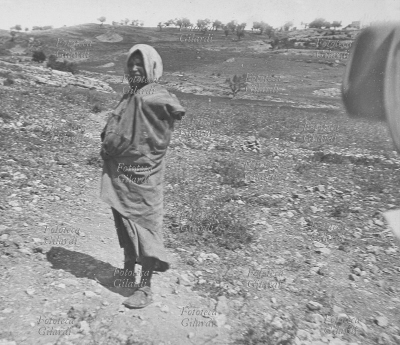 ANTROPOLOGIA Gerusalemme: donna beduina. Fotografia, lastra positiva per proiezione, Impero Ottomano 1900 circa.