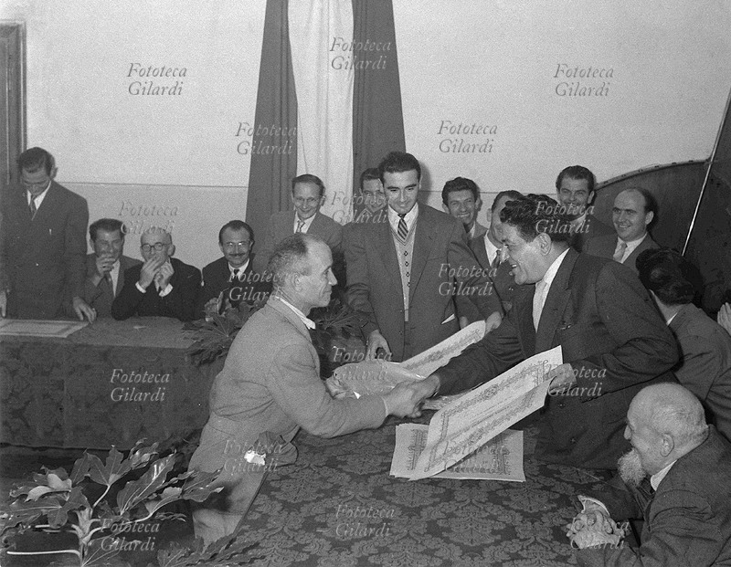 STORIA DEL MOVIMENTO OPERAIO. Cerimonia per il 60° anniversario della fondazione della Camera del Lavoro di Pavia, alla presenza del segretario della C.G.I.L. Giuseppe Di Vittorio (1892-1957) e delle personalità locali. \
