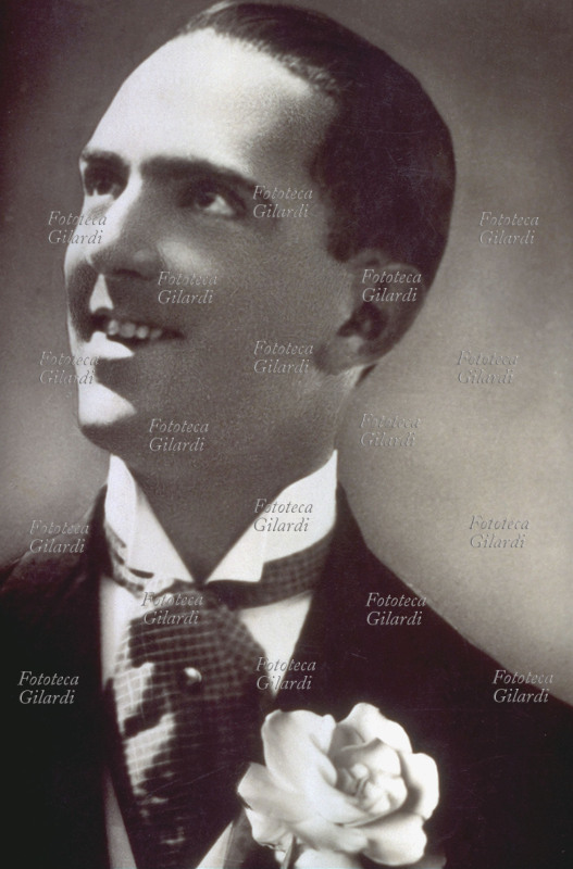 UMBERTO II of Savoia, branch of Aosta (1904-1983) Son of Vittorio Emanuele III and Elena of Montenegro was the last king of Italy, from 9 the 12 May to june 1946, before the popular referendum that decreed the birth of the Italian Republic. In 1930 it married Marie-José of Belgium.