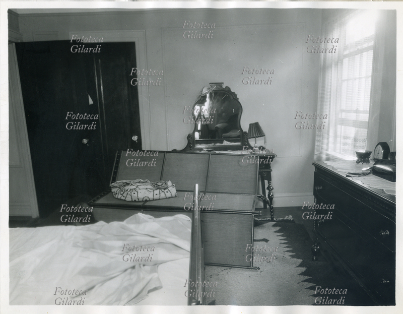 FOTOGRAFIA SCIENTIFICA FORENSE la scena del delitto - camera da letto. Polizia del Dipartimento della Città di New York, circa 1920