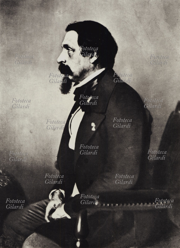 NAPOLEONE III (1808-1873) Ritratto di profilo, seduto su di una poltroncina con braccioli. Fotografia di Mayer & Pierson 1859-60