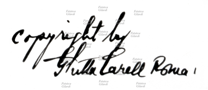 Ghitta CARELL (1899-1972) fotografa ritrattista, firma autografa nero su bianco. Roma, 1940 circa