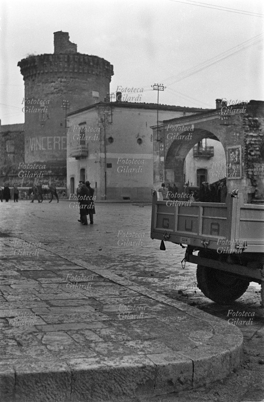 ITALIA Venosa, via Tangorra; sullo sfondo la \