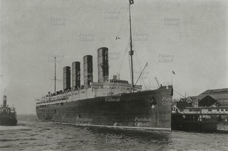 LUSITANIA Il transatlantico in porto prima del tragico 7 Maggio 1915 in cui fu affondato da un sommergibile tedesco, causando la morte di 1142 passeggeri.